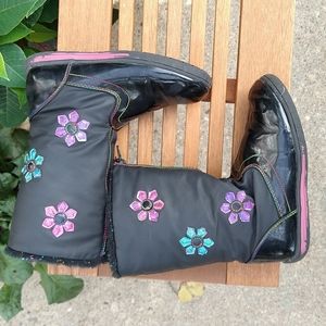 Girls size 2 M,  black with floral motif, Sporto snow boots.